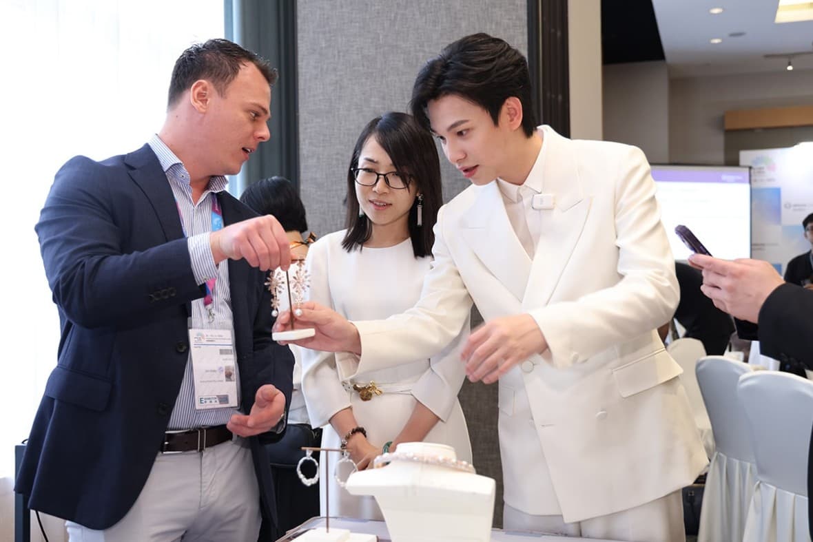 Hong Kong Jewellery Exhibition - Image 9